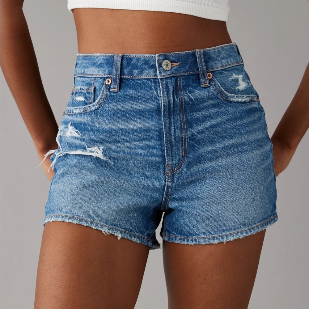 NWT American Eagle Women’s Strigid Ripped Denim Mom Shorts In Medium Blue
